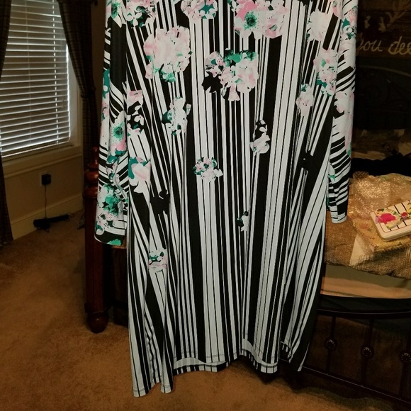 Top - Picture 2 of 3